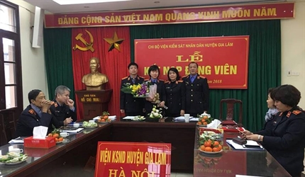 Chi bộ Viện KSND huyện Gia Lâm tổ chức Lễ kết nạp Đảng viên mới